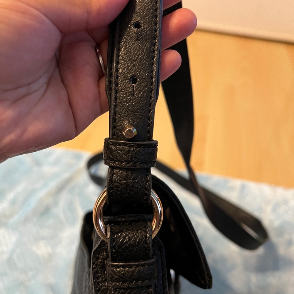 Liz Claiborne Crossbody - Picture 9 of 9